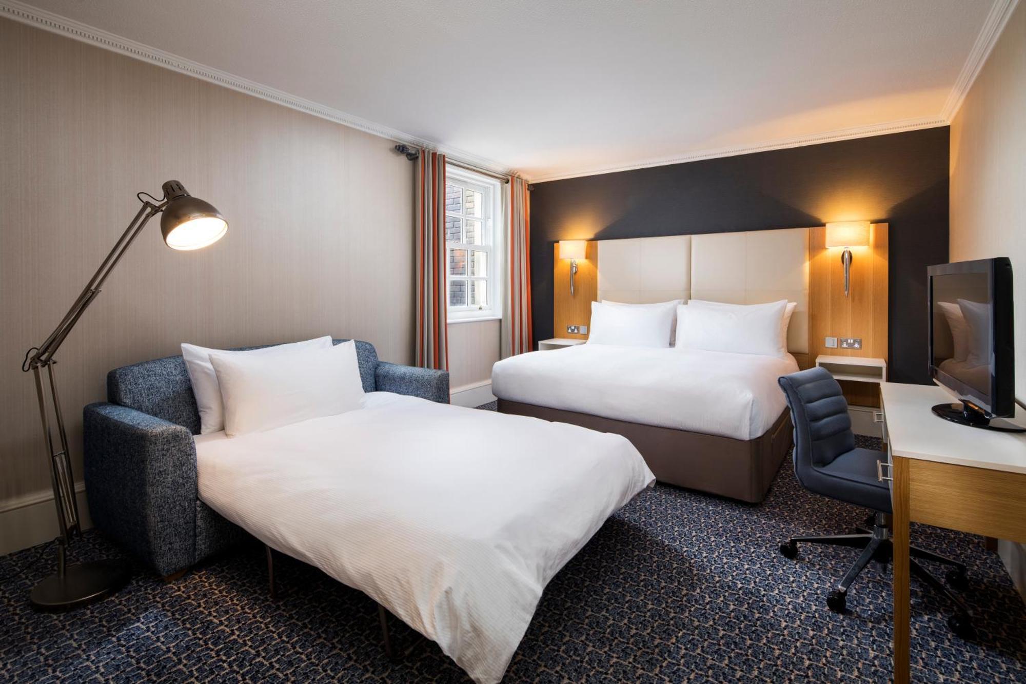 Oulton Hall Hotel, Spa & Golf Resort Leeds  Exteriör bild